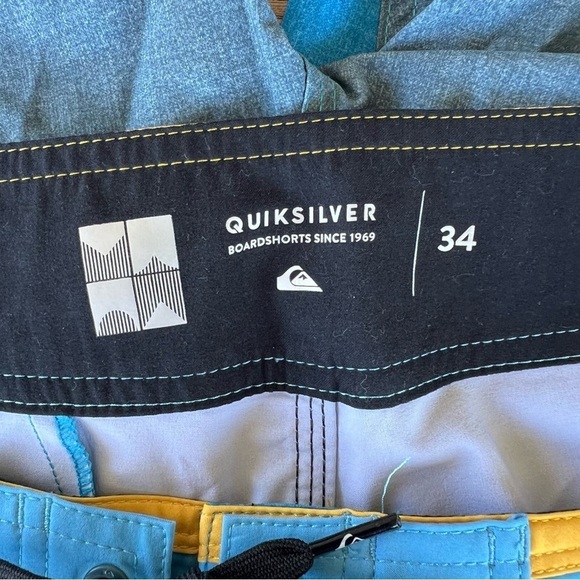 Quicksilver New Wave Everyday Boardshorts Blue Yellow 10” Inseam Size 34 GUC - Picture 9 of 10